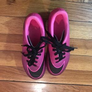 Nike Bravata II girl’s cleats